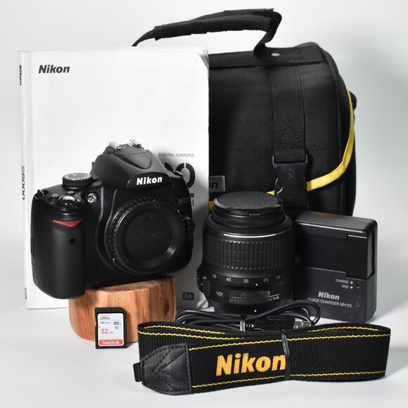 Nikon D5000 Digital SLR Camera 12.3MP 18-55mm Lens HD Video 6246 Clicks 32GB SD - Picture 1 of 16